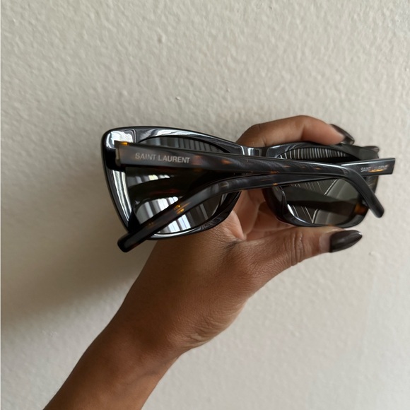 Saint Laurent Sunglassess - Picture 3 of 7